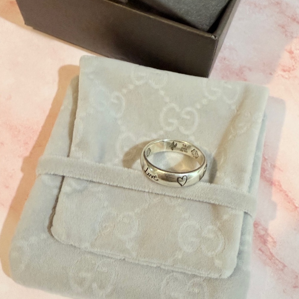 Gucci Silver Band Rings with Engraved Designs - Picture 10 of 14